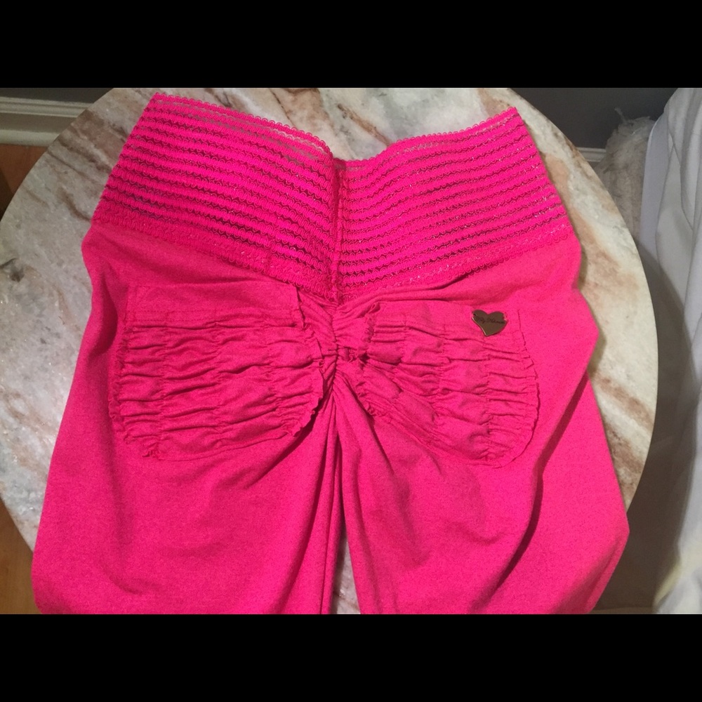 Kelly Nishimoto yoga pants